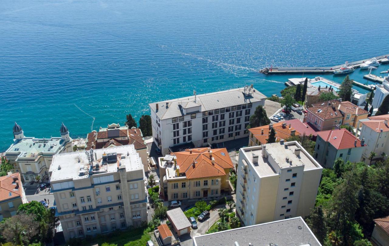 Penthouse At Villa Mascagni Opatija Exteriör bild